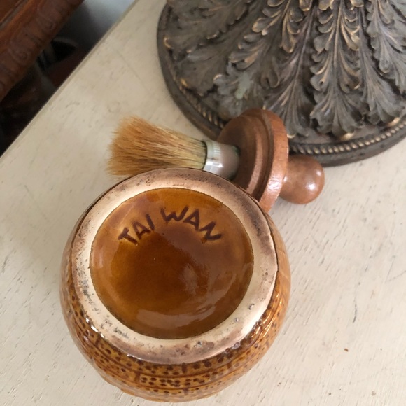 Vintage Bar-B-Q Sauce Ceramic Jar with Brush Lid - Picture 3 of 4